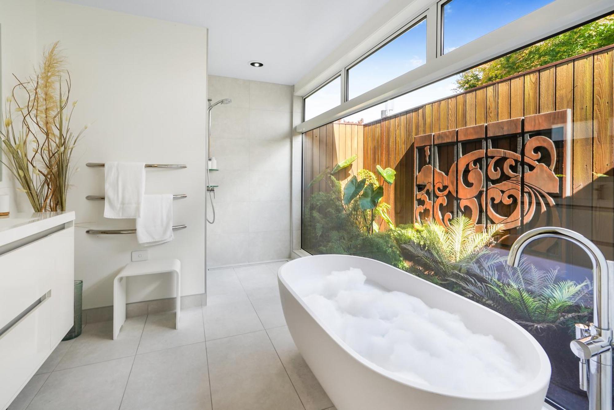 River View Retreat, Luxury & Central - By Kosh Bnb Hamilton Exteriér fotografie